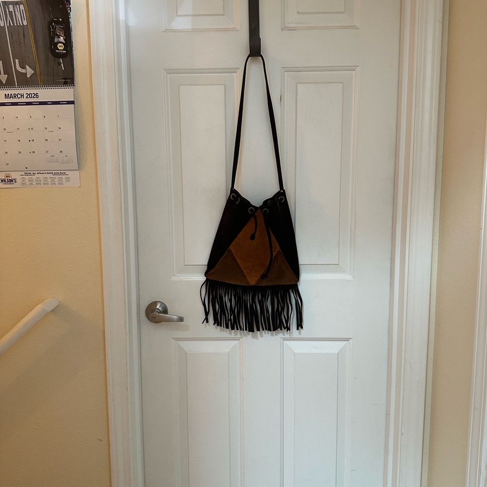 Vintage Two-Tone Suede Fringe Drawstring Shoulder Bag - Black & Brown - Picture 7 of 8